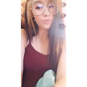 Meet your Posher, Nicole